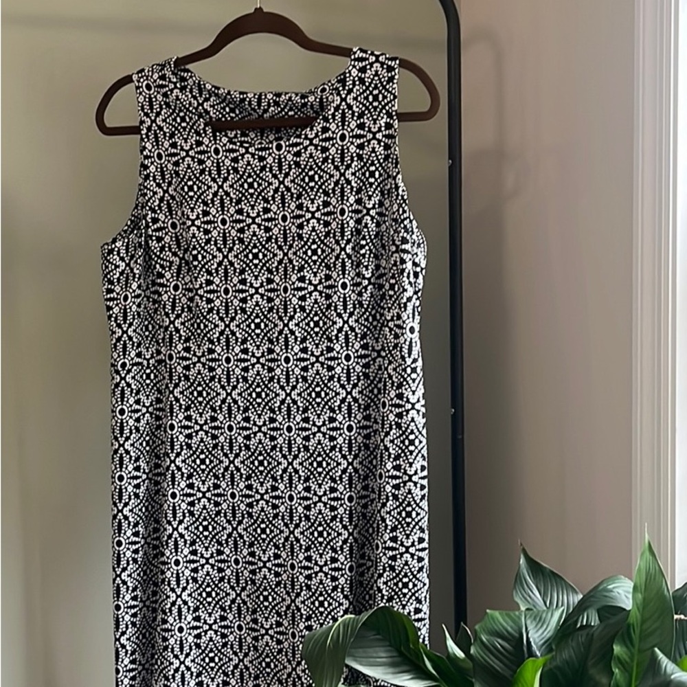 AB Studio black and white print sleeveless dress. Size XL